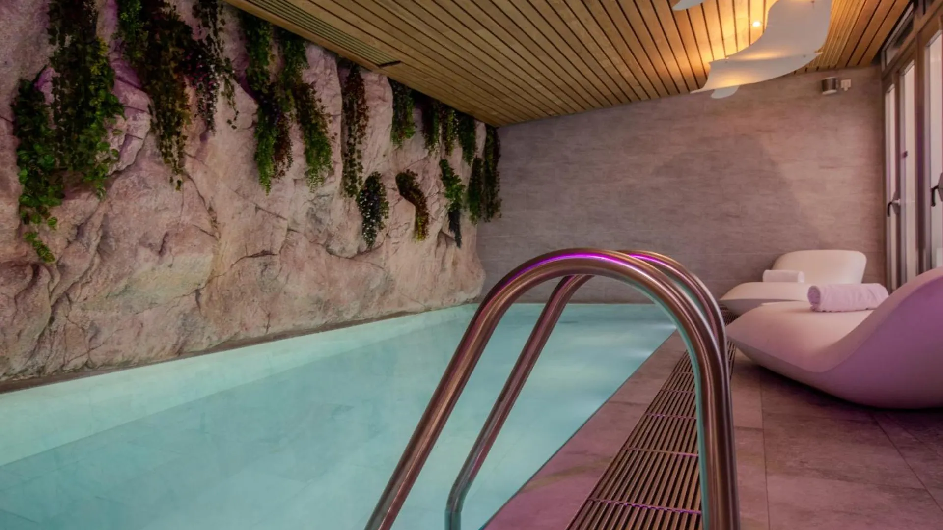 Hotel B55 Paris