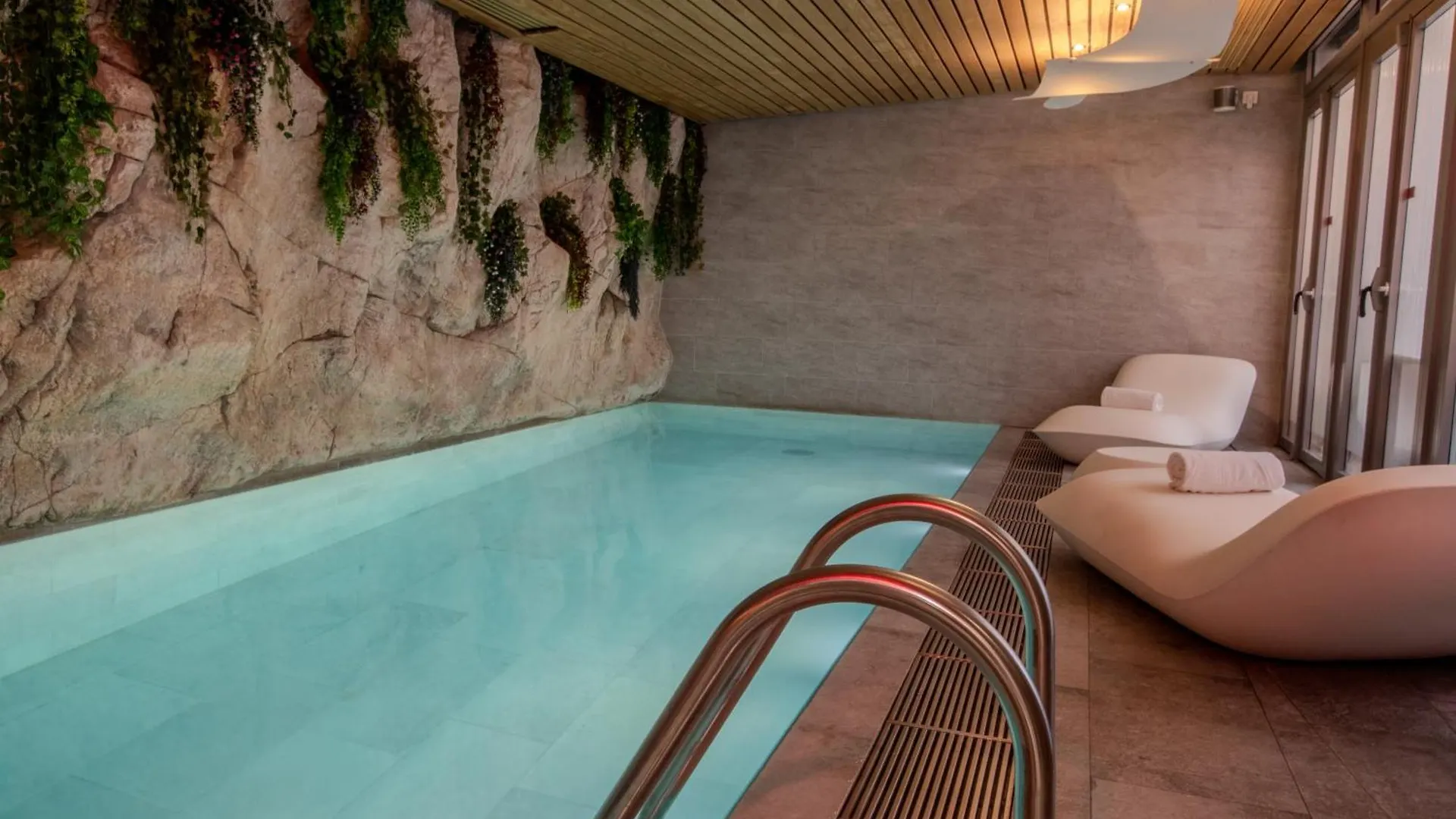 Hotel B55 Paris
