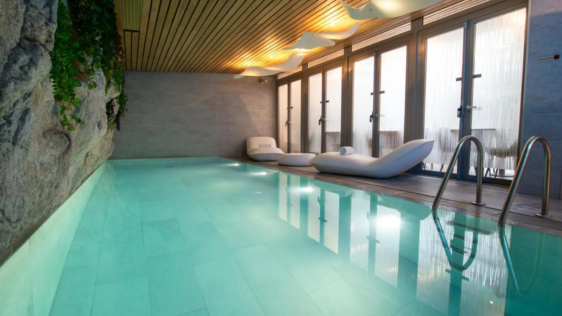Hotel B55 Paris